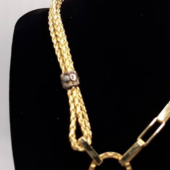 NEW Gold toned necklace with pendant - Picture 3 of 7